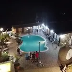 Eden Luxury Con Piscina E Jacuzzi Vendégház