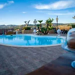 Eden Luxury Con Piscina E Jacuzzi Vendégház