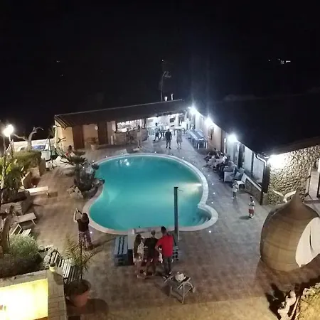 Eden Luxury Con Piscina E Jacuzzi Guest house