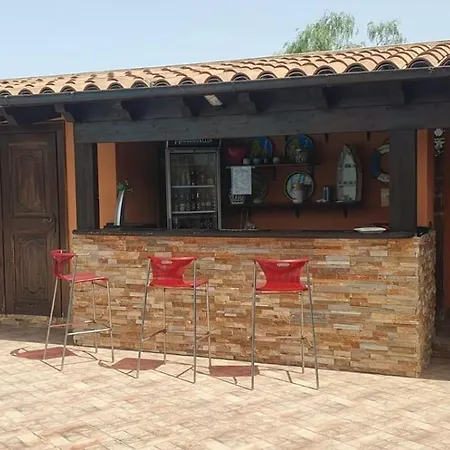 Eden Luxury Con Piscina E Jacuzzi בית הארחה