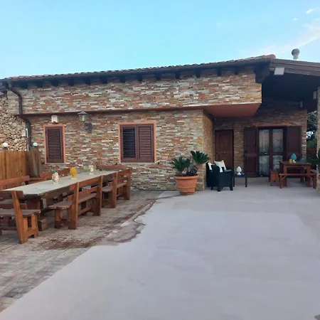 Guest house Eden Luxury Con Piscina E Jacuzzi