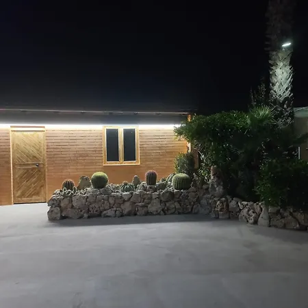 Eden Luxury Con Piscina E Jacuzzi Vendégház 3*