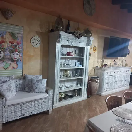 Eden Luxury Con Piscina E Jacuzzi בית הארחה