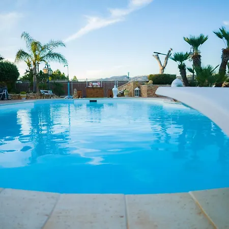 Eden Luxury Con Piscina E Jacuzzi Vendégház