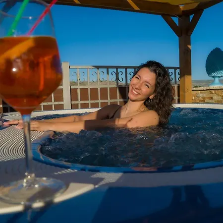 Casa de hóspedes Eden Luxury Con Piscina E Jacuzzi 3*